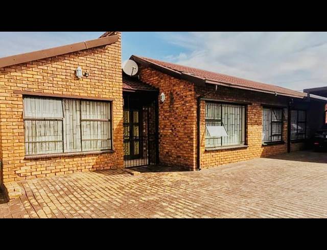 4 BEDROOM HOUSE FOR SALE IN RATANDA